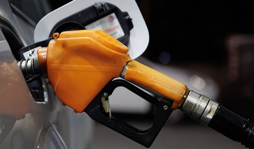Dünyada petrol fiyatları düşerken, Türkiye'de akaryakıta yine zam geldi