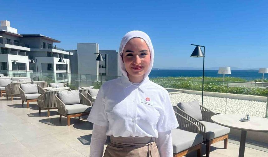 Babası sınav çıkışı çiçekle karşılamıştı, müjdeli haberi telefonla verdi
