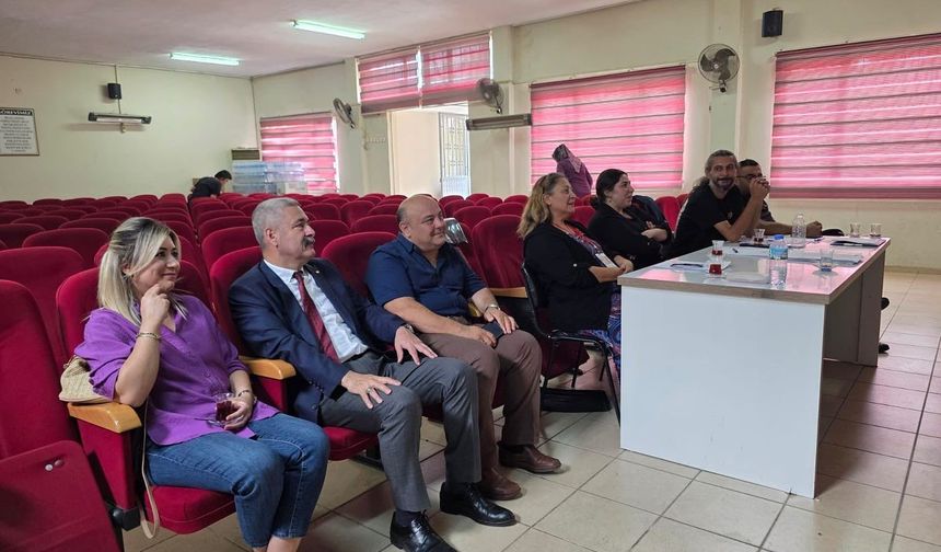 Efeler'de Geleceğin Tiyatro Yıldızları Sahne Peşinde: Akademi Seçmeleri Devam Ediyor