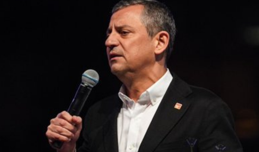 Özel'den CHP İstanbul binası önünde açıklama