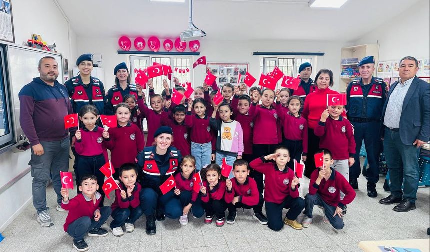 O Okula Jandarma'dan Ziyaret! Miniklerin Coşkusu Tavan Yaptı!
