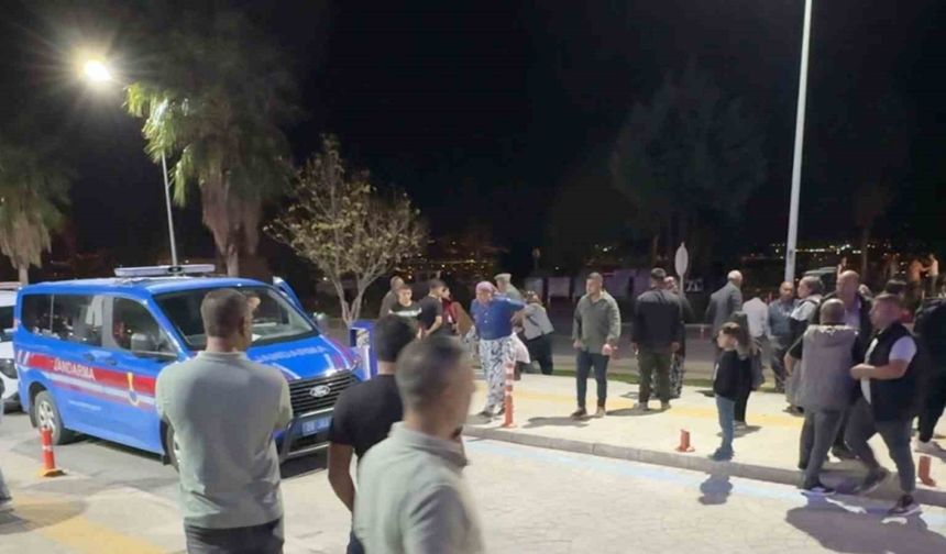 Efeler'de bıçaklı kavga: 2 yaralı