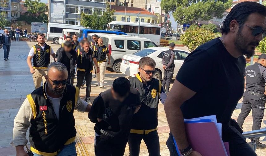 Efeler'de sokak ortasında darp edilip bıçaklandı