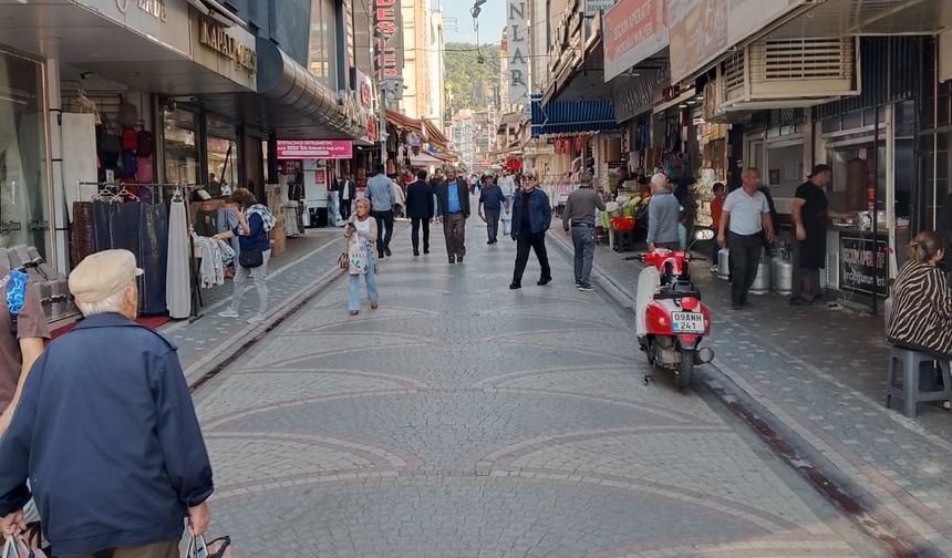 Efeler'de en işlek cadde motosiklet trafiğine de kapatıldı