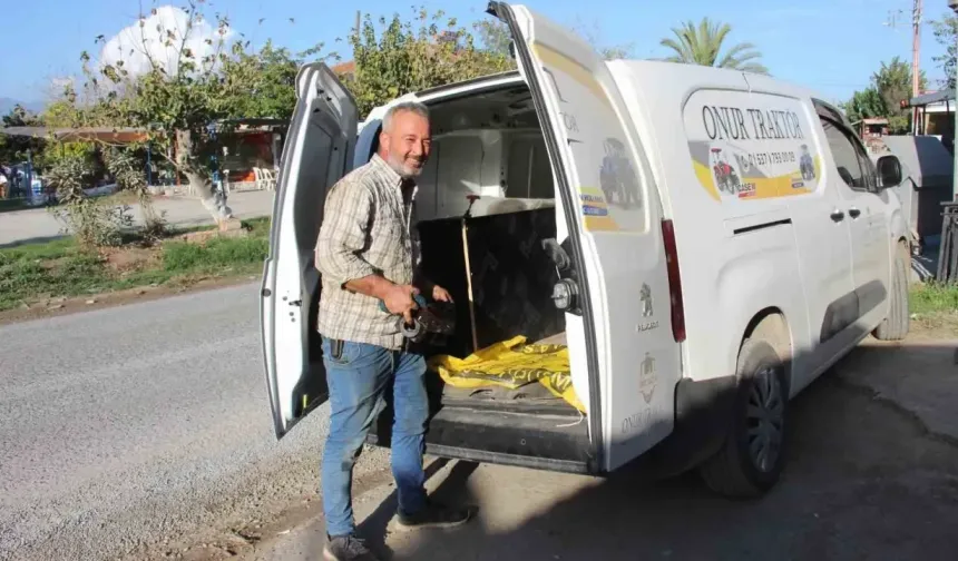 Çiftçilerin imdadına 'mobil tamir' aracı ile yetişiyor