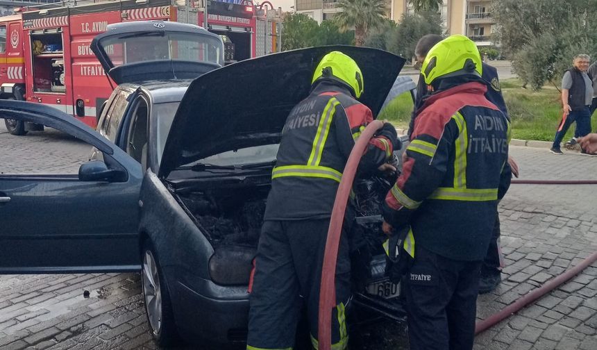 Efeler Caddesi'nde Seyir Halindeki Otomobil Alev Topuna Döndü: Sürücü Canını Zor Kurtardı!