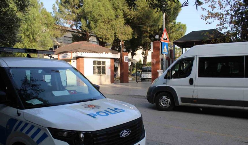 Efeler'de 2 öğrenci bıçakla yaralandı