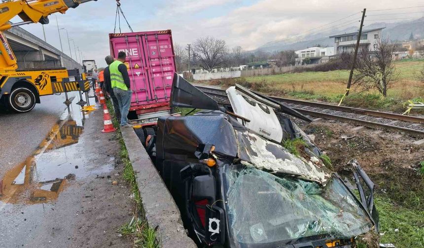 Efeler'deki kazanın ardından tren yolu açıldı