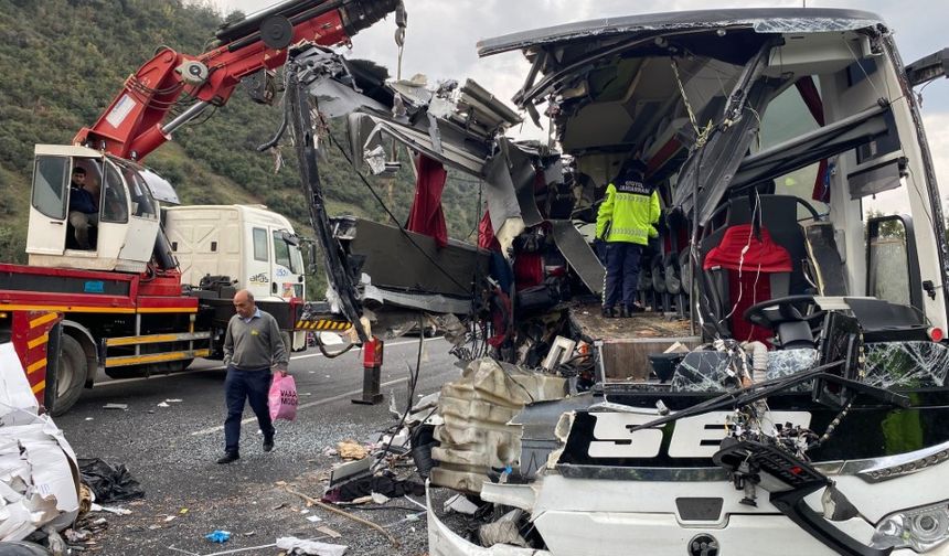 Osmaniye’de yolcu otobüsü tıra çarptı: 7 ölü, çok sayıda yaralı