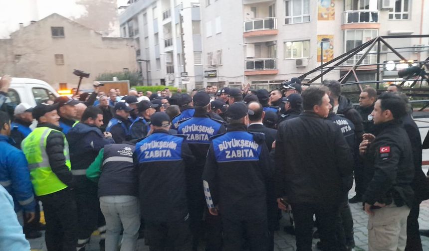 Kuşadası'nda demokrasi ayıbı: Büyükşehir belediyesi hizmet alanını işgal etti