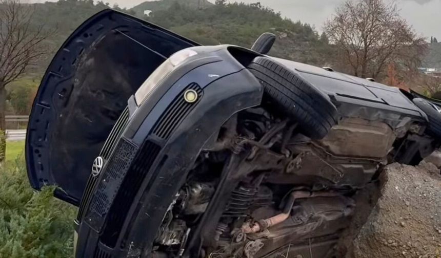 Söke’de korkutan kaza: Otomobil refüje devrildi