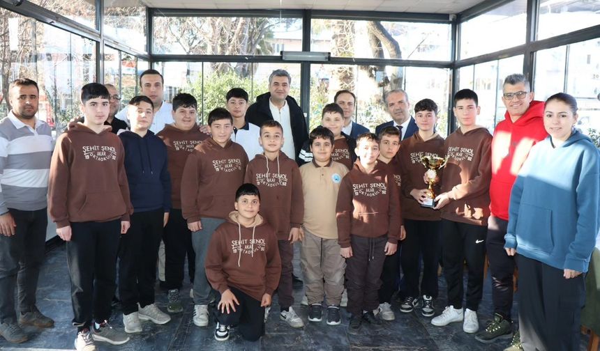 Aydın birincisi voleybol takımına moral kahvaltısı