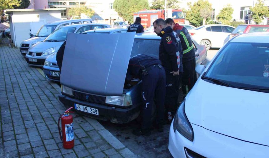 Efeler'de sürücü, aracını yanmaktan kurtardı