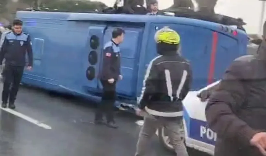 İstanbul'da Hasdal yolu Kemerburgaz istikametinde cezaevi aracı devrildi