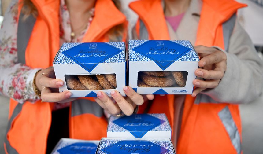 Kuşadası Belediyesinden kandil simidi İkramı