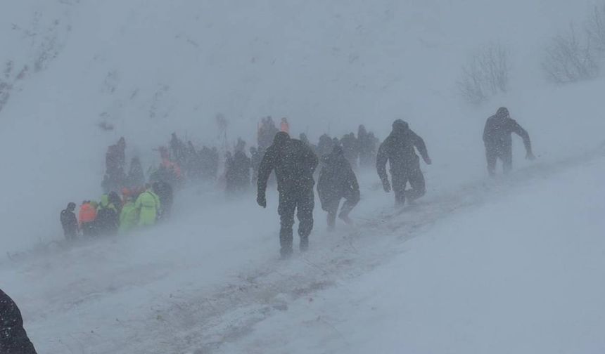 Artvin’de çığ bölgesinde arama çalışmalarına ara verildi