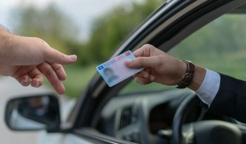 Ehliyetsiz direksiyona oturan yandı