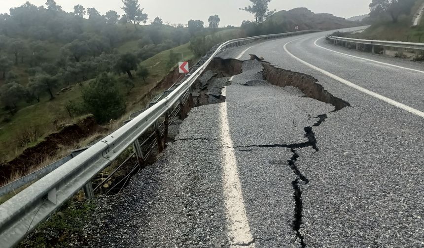 İncirliova’da kırsal mahalleleri bağlayan yol çöktü