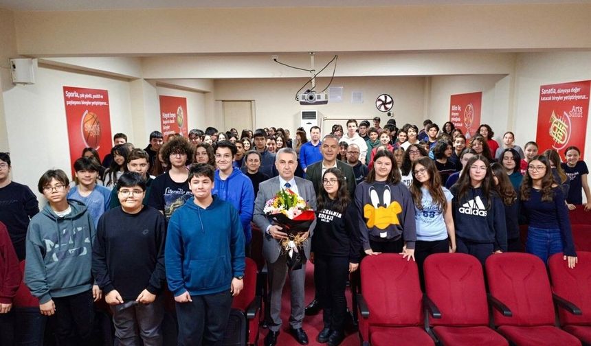 İncirliova Kaymakamı Abay, öğrencilerle Kariyer Günleri’nde buluştu