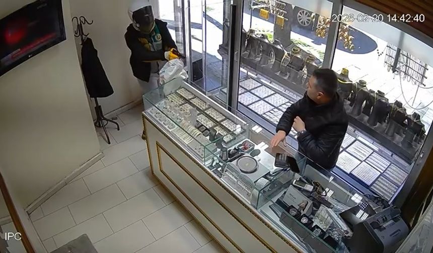 Kuyumcu soygunu güvenlik kamerasında