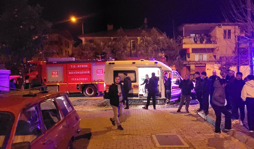 Gece yarısı evden alevler yükseldi, mahalleli sokağa döküldü