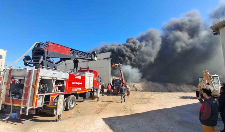 Didim sanayisindeki yangın korkuttu