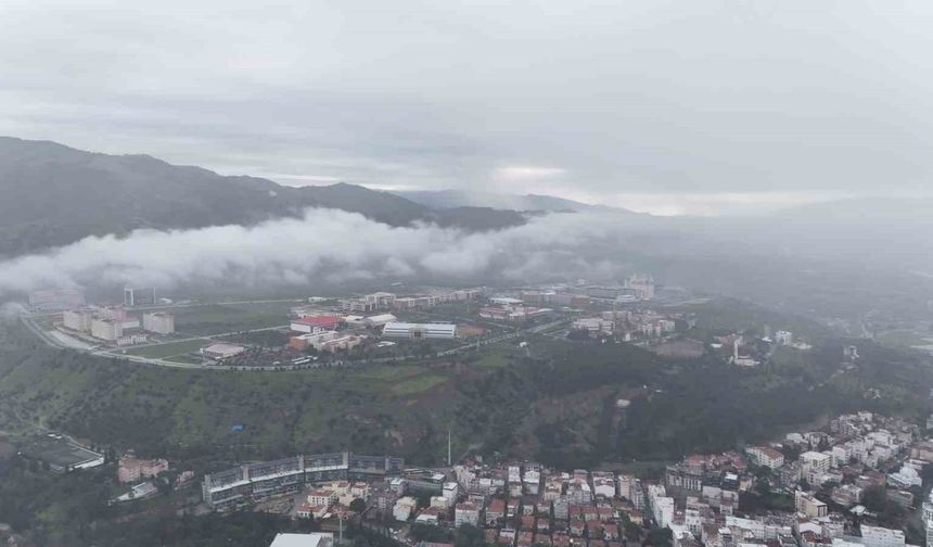 Efeler güne bulutla uyandı