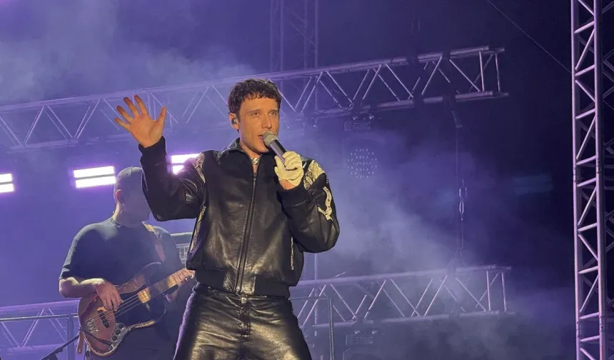 Şarkıcı Edis hakkında yakalama kararı