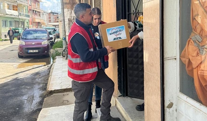 Efeler'in 'Kardeş Eli' projesi ihtiyaç sahibi vatandaşlara destek oldu