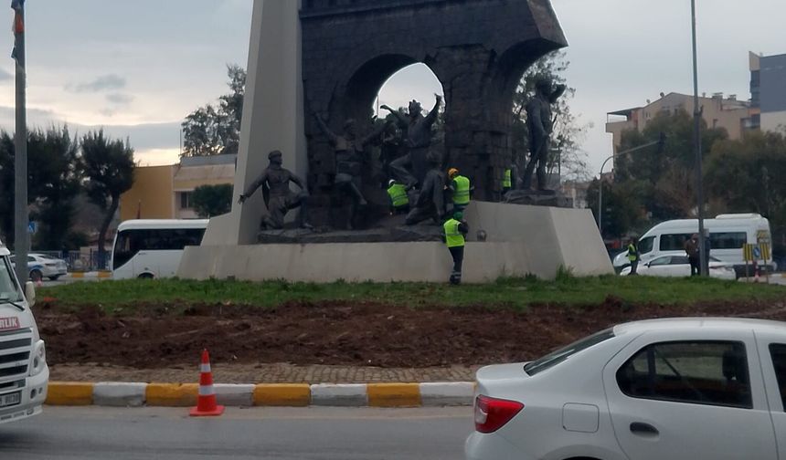 Yeni Dörtyol'da bulunan anıtı sökme çalışmaları başladı