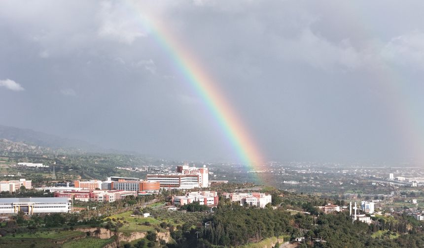 Sağanak sonrası gökkuşağı Aydın'ı sardı