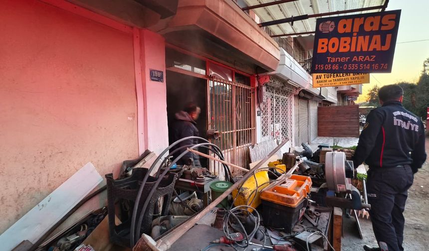 Nazilli’deki yangında bobinaj dükkanı kullanılamaz hale geldi