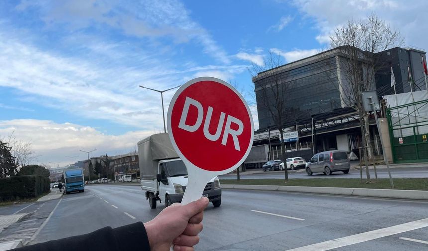 Dur ihtarına uymayıp kaçarken kaza yaptılar