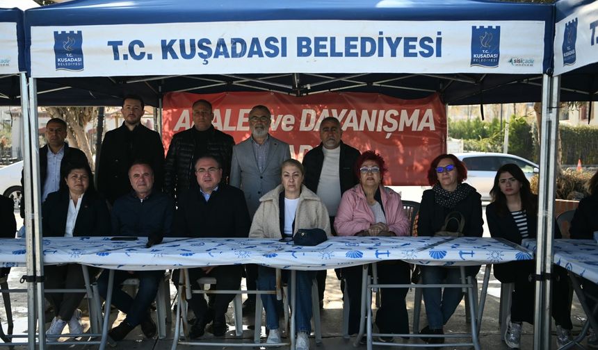 Kuşadası'nda Başkan Günel için "Demokrasi Nöbeti" başladı