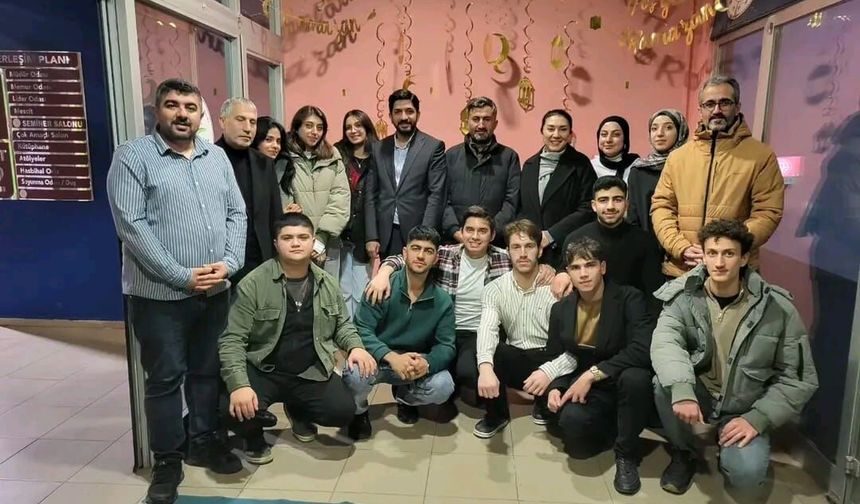 Geleceğin mimarlarıyla bir arada: Ruken Kilerci gençlerin sınav heyecanına ortak oldu