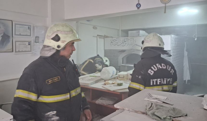 Pide salonunda doğalgaz patladı