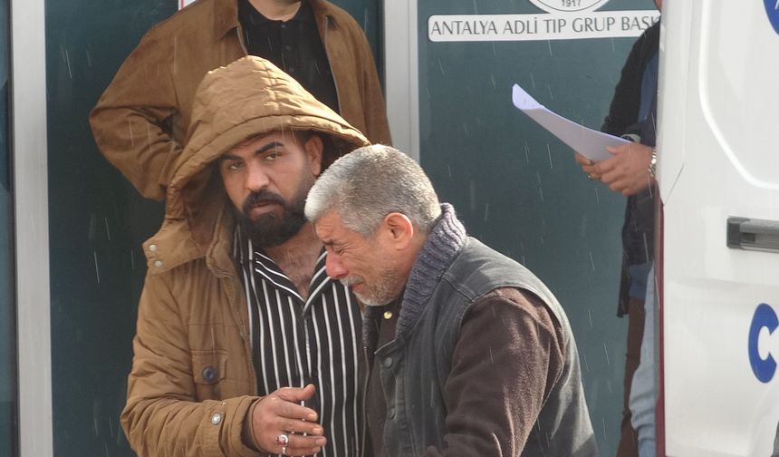 Baba, kızı ve 5 torununun cenazesini gözyaşlarıyla teslim aldı