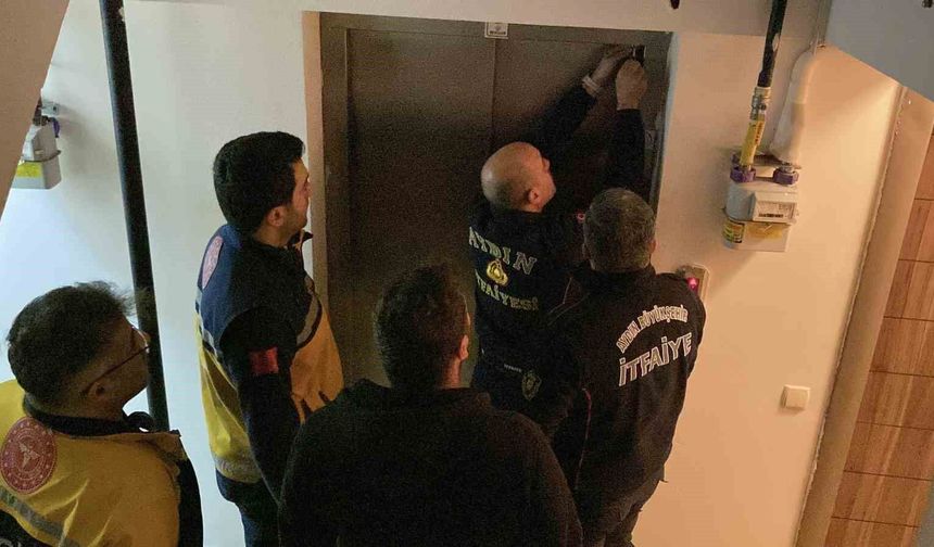 Asansörde mahsur kalanların yardımına itfaiye ekipleri koştu