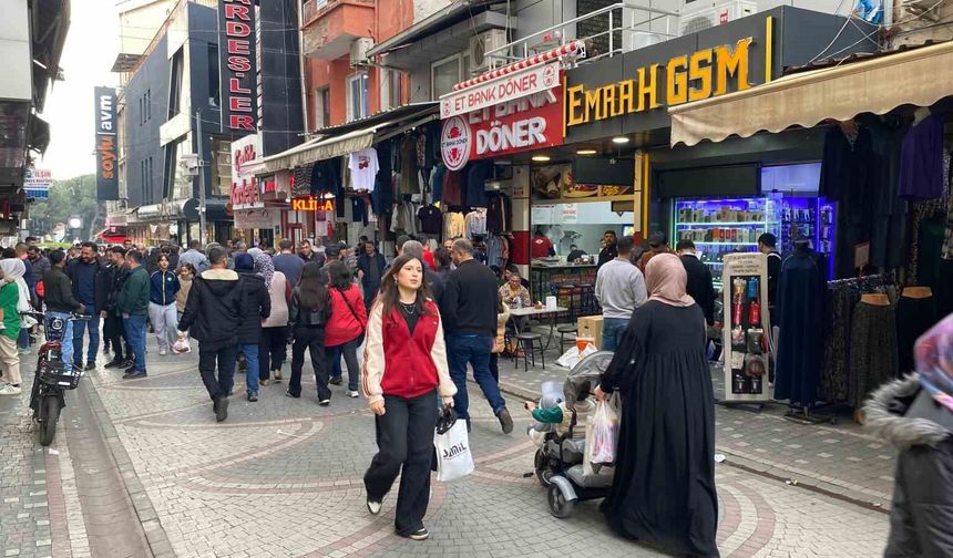 Çarşı ve sokaklarda bayram yoğunluğu