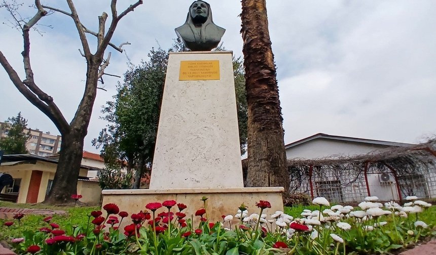 Efeler'de Gül Esin Parkı yeni yüzüyle hizmete açıldı