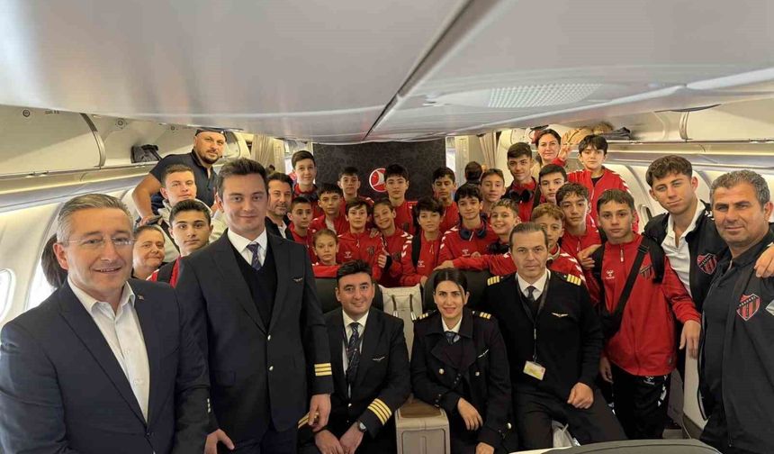 Katar'da mahsur kalan sporcular Türkiye'ye geldi