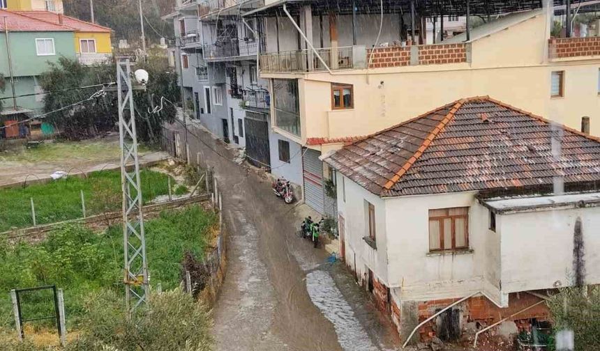 Köşk'te dolu yağışı etkili oldu, yollar beyaza büründü