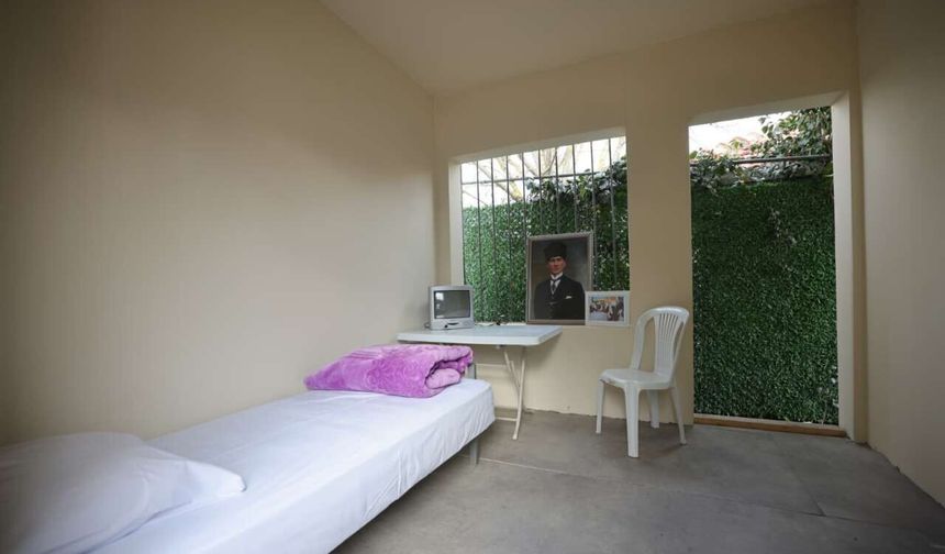 İmamoğlu'nun kaldığı hücre sergileniyor