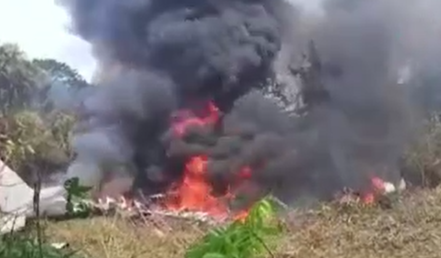 İçerisinde 110 askerin bulunduğu askeri kargo uçağı düştü