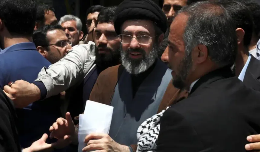 İran'da yeni dini lider Mücteba Hamaney oldu