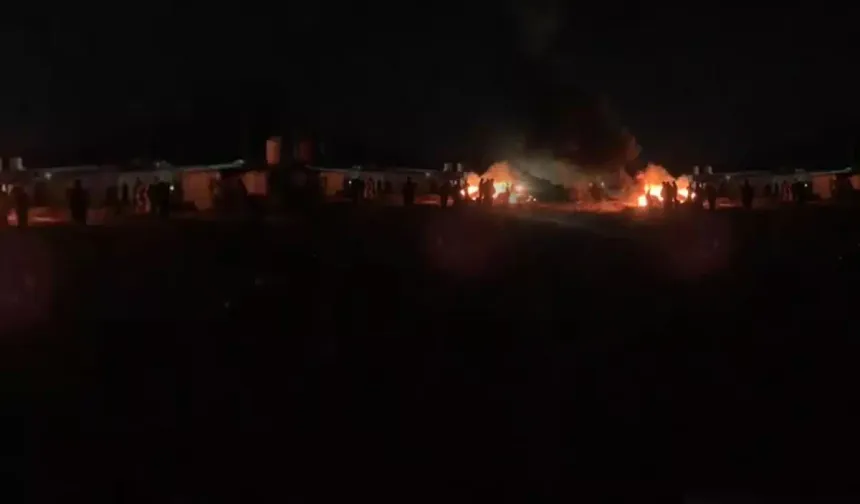 Patlama sesleri duyulan komşu ülke karanlığa gömüldü