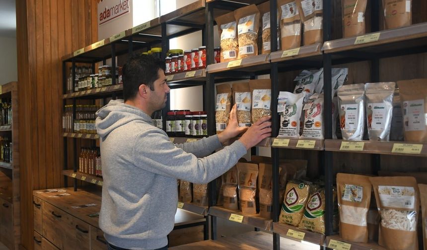 Kuşadası'nda Kadın Emeği Ada Market Raflarda Değerlendiriliyor