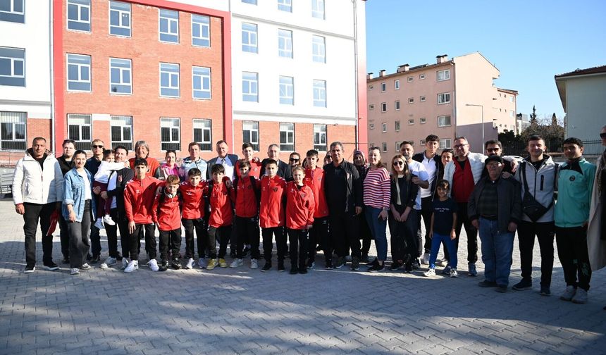 Katar'da mahsur kalan Türk sporcular memleketine döndü