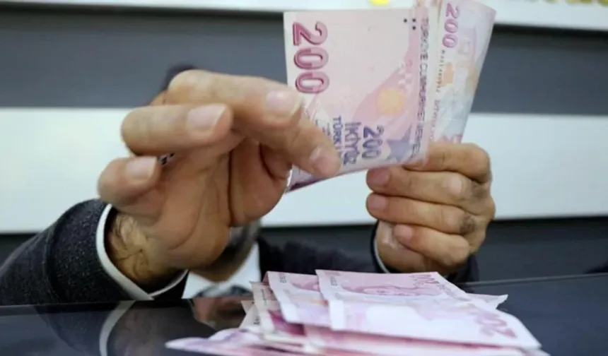 Emeklilere bayram ikramiyesi ve maaş ödemeleri bugün başladı