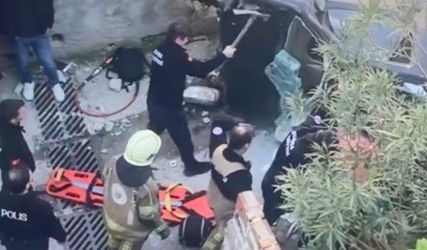 Kaza yapan araç merdivenlerden yuvarlandı